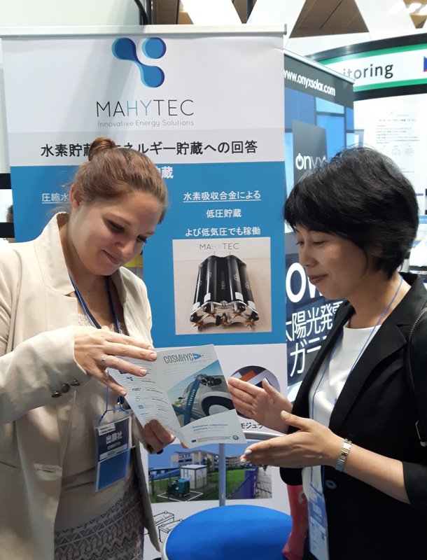 Mathilde Bangoura (l), MAHYTEC marketing officer at World Smart Energy Week in Osaka © MAHYTEC 2017